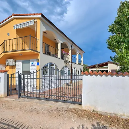 Teuta_commodious At The Apartamento